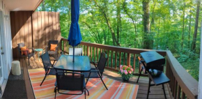 Back of the 9 - Charming townhome w/ lake views